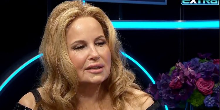 jennifer-coolidge-reacts-to-twitter-wanting-her-to-host-golden-globes-(exclusive)