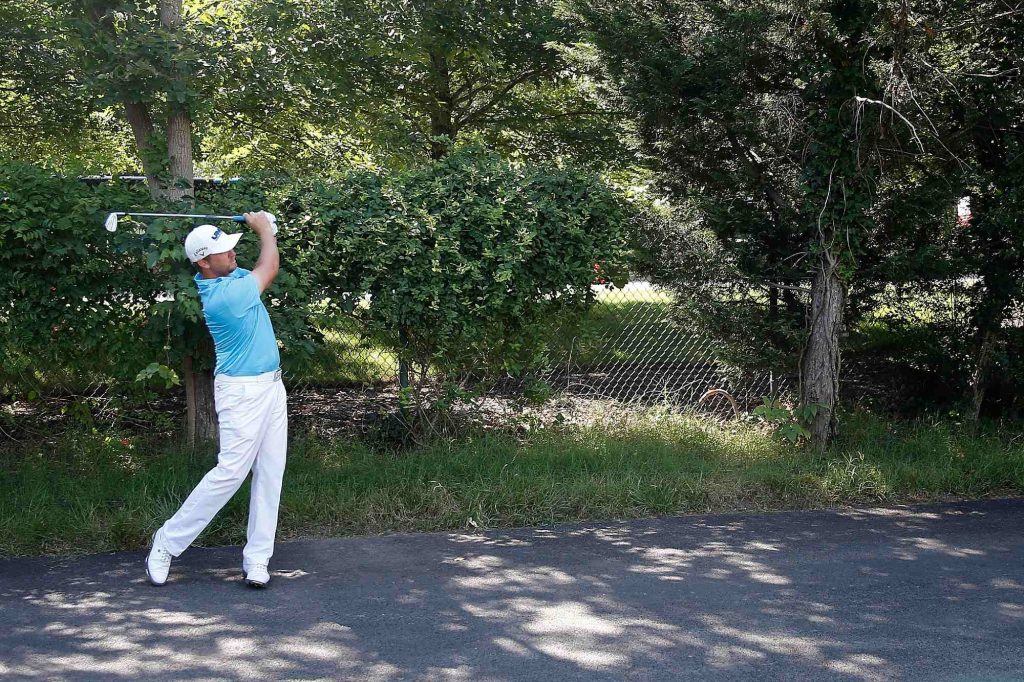 immovable-obstructions:-here's-what-the-rules-of-golf-say