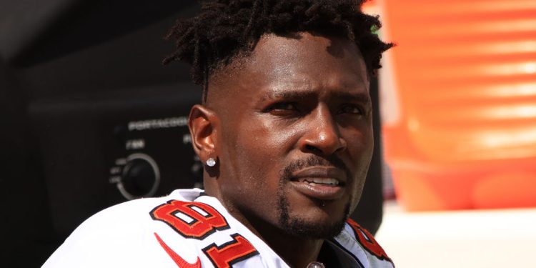 antonio-brown-reacts-to-getting-banned-on-snapchat-for-leaking-explicit-photos-of-…-–-brobible