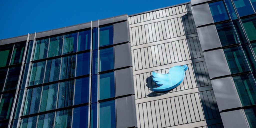 twitter-revenue-may-be-down-40%-here's-what-that-means-for-facebook-and-snap.