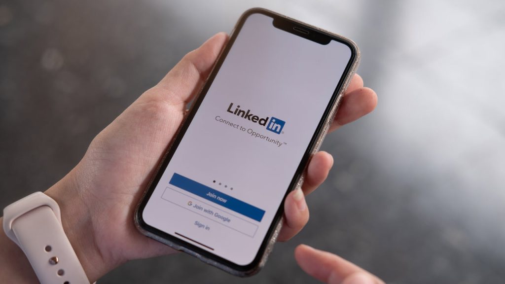 how-to-add-or-remove-open-to-work-on-linkedin?-–-candid.technology