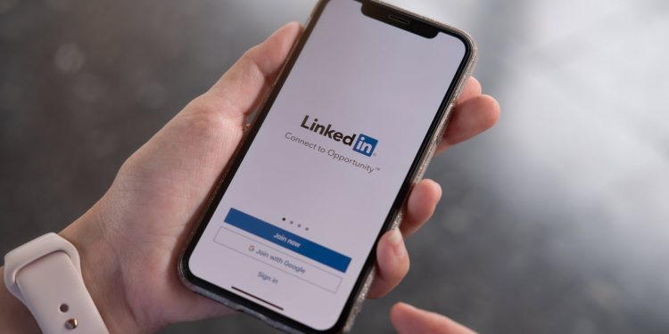 how-to-add-or-remove-open-to-work-on-linkedin?-–-candid.technology