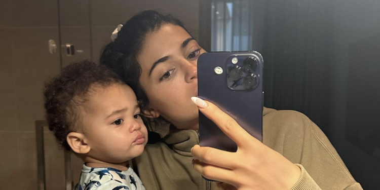 kylie-jenner-debuts-son,-aire-webster,-on-instagram-–-buzzfeed-news