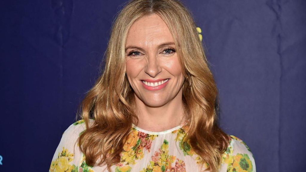 toni-collette-resurfaces-on-instagram-in-rare-photo-with-'dear-friend'-after-marriage-split