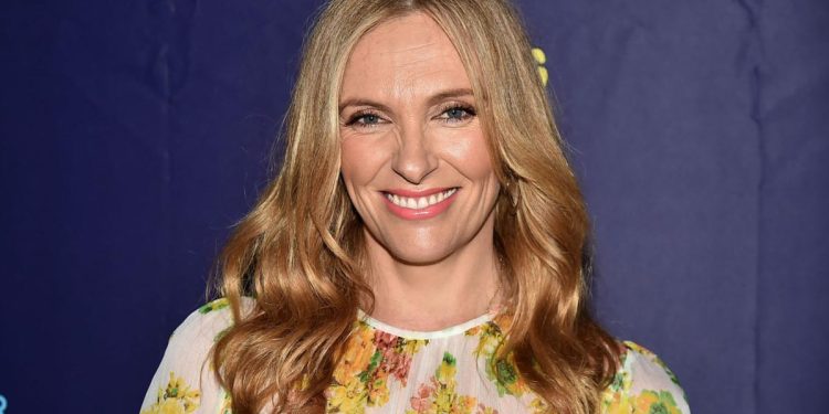 toni-collette-resurfaces-on-instagram-in-rare-photo-with-'dear-friend'-after-marriage-split