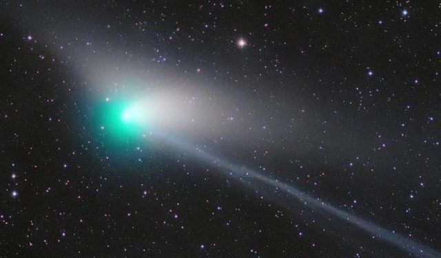 comet-appears-in-sky-for-first-time-in-50,000-years,-sprouts-third-tail-unexpectedly-–-wral