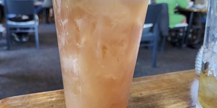 the-arnold-palmer-and-its-alcoholic-adaptation-are-perfect-in-a-clubhouse-setting.