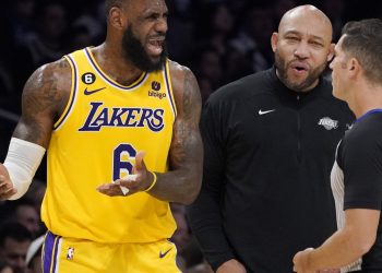 twitter-crushes-refs-for-missing-jayson-tatum's-foul-on-lebron-james-in-lakers'-loss