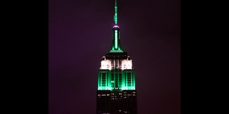 nfl-twitter-roasts-empire-state-building-for-eagles-colors-after-49ers'-loss-–-yahoo!-sports