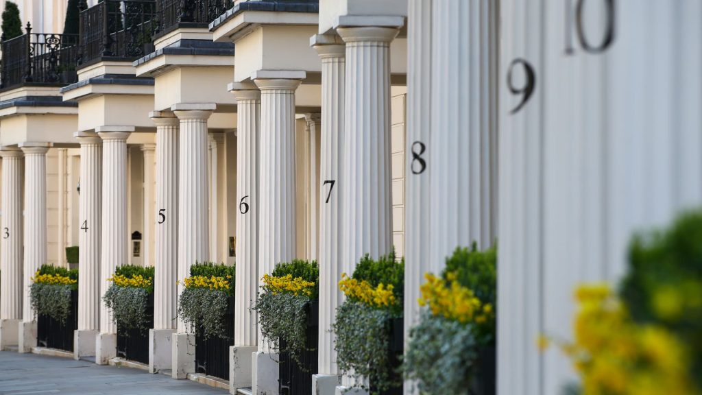 london's-luxury-home-sellers-turn-to-whatsapp-as-private-sales-surge-–-cnbc