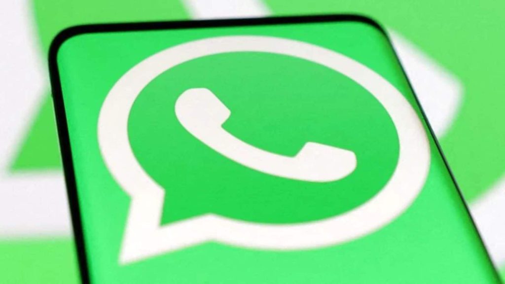 whatsapp-may-bring-message-reactions-within-community-announcement-group