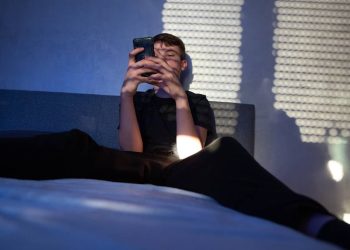 'my-12-year-old-son-told-me-people-were-threatening-him-on-snapchat-and-calling-him-a-…