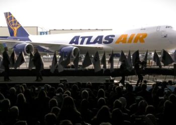 watch-boeing-bid-farewell-to-the-last-747-–-yahoo-finance