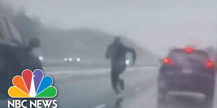 watch:-massachusetts-man-runs-across-traffic-to-save-driver-in-distress-–-youtube