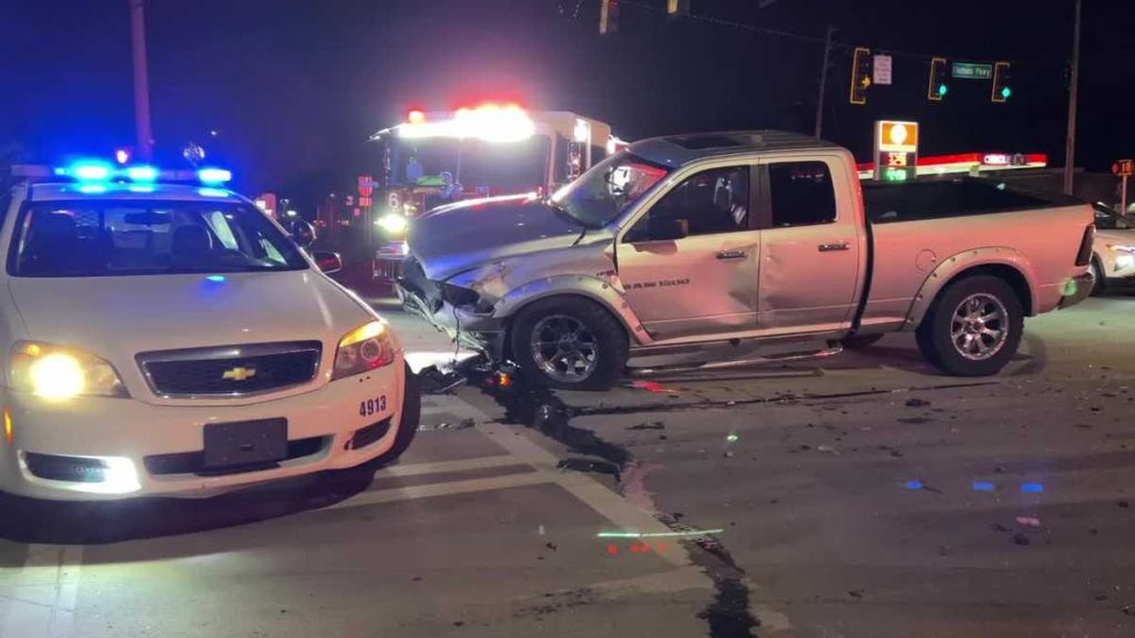 savannah-police-officers-respond-to-3-vehicle-hit-and-run-crash-–-wjcl