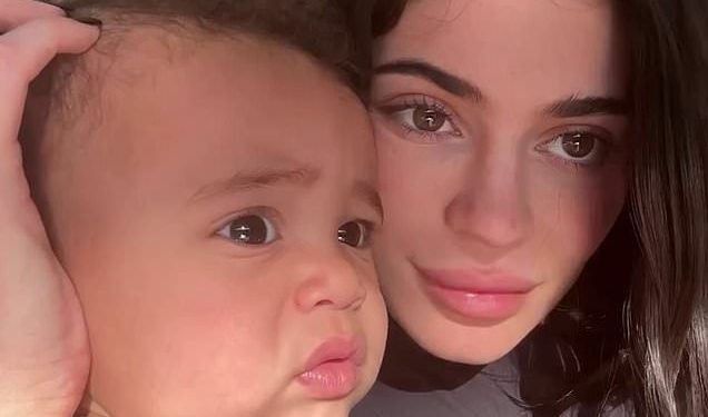 kylie-jenner-cuddles-up-to-son-aire,-one,-in-adorable-instagram-videos-–-daily-mail