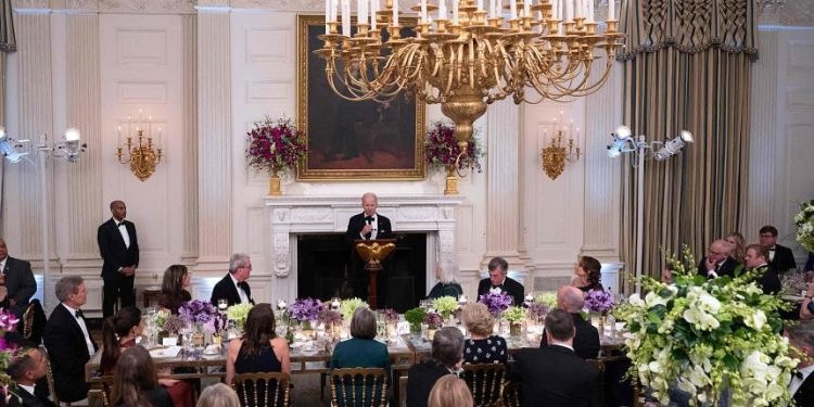 biden-lauds-'bipartisan-progress'-at-dinner-with-democratic,-republican-governors-|-the-straits-times
