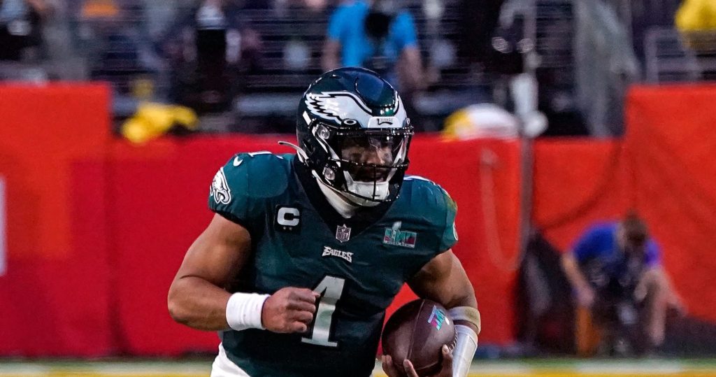 jalen-hurts-praised-by-nfl-twitter-despite-eagles'-loss-to-chiefs-in-super-bowl-2023