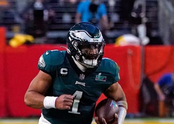 jalen-hurts-praised-by-nfl-twitter-despite-eagles'-loss-to-chiefs-in-super-bowl-2023