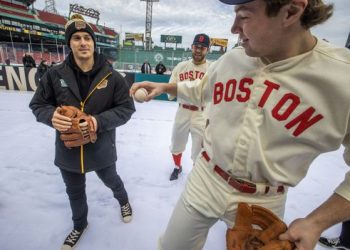 'always-in-the-middle-of-everything':-kike-hernandez-eager-to-lead-in-both-clubhouse-and-lineup