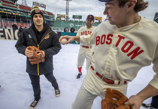 'always-in-the-middle-of-everything':-kike-hernandez-eager-to-lead-in-both-clubhouse-and-lineup