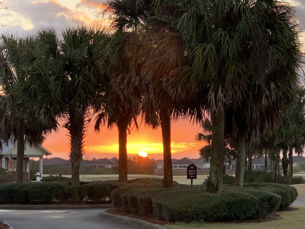 sunrise-over-evans-prairie-golf-course-clubhouse-in-the-villages