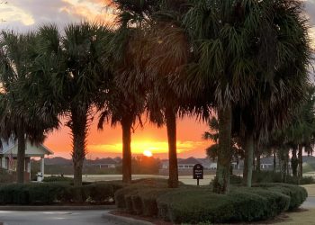 sunrise-over-evans-prairie-golf-course-clubhouse-in-the-villages