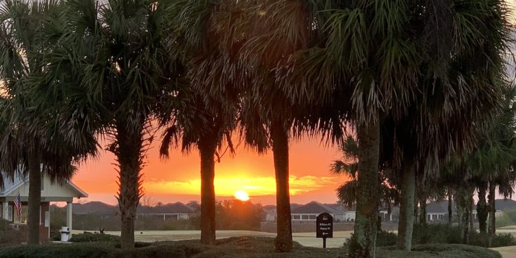 sunrise-over-evans-prairie-golf-course-clubhouse-in-the-villages
