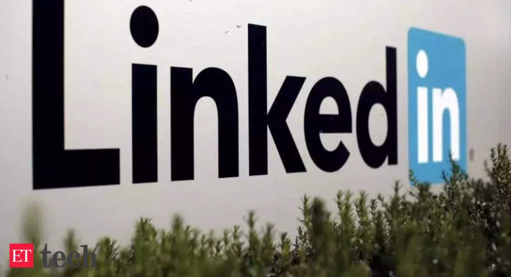 linkedin-begins-layoffs-after-microsoft-cuts-jobs-in-surface,-xbox,-and-hololens