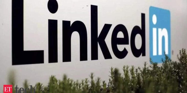 linkedin-begins-layoffs-after-microsoft-cuts-jobs-in-surface,-xbox,-and-hololens