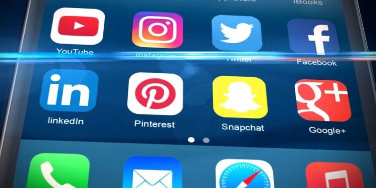 senate-committee-holds-hearing-on-impact-of-social-media-on-kids,-considers-age-limit