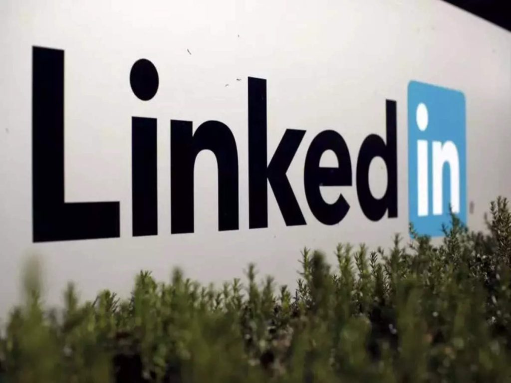linkedin-begins-layoffs-after-microsoft-cuts-jobs-in-surface,-xbox,-and-hololens
