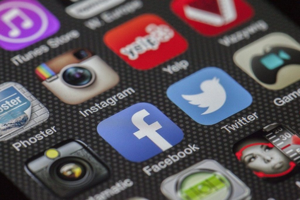 meta-testing-paid-subscription-service-for-facebook-and-instagram-–-upi.com