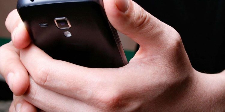 nottinghamshire-police-of-online-'sextortion'-blackmail-using-social-media-such-as-tinder-…