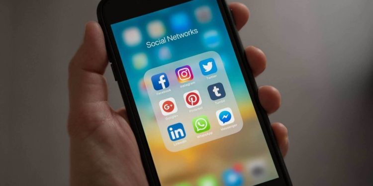 supreme-court-struggles-with-social-media's-role-in-terrorism-–-ht-tech