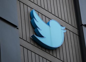 twitter-reportedly-lays-off-200-staffers-including-head-of-blue-subscription-service