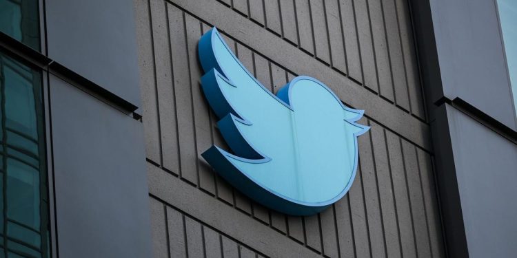 twitter-reportedly-lays-off-200-staffers-including-head-of-blue-subscription-service