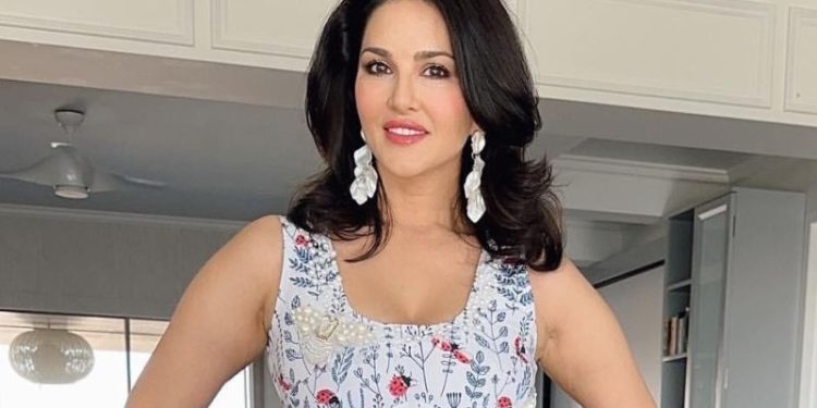 what!-linkedin-blocks-sunny-leone's-account-without-informing-her-–-spotboye