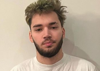 adin-ross-says-he-wouldn't-have-been-banned-from-twitch-if-he-had-“blue-hair-and-makeup”