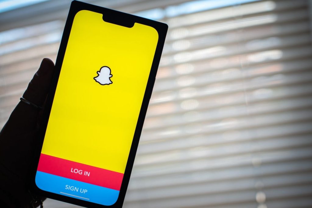 crash-killed-passenger-taking-snapchat-from-sunroof,-us-officials-say.-driver-sentenced