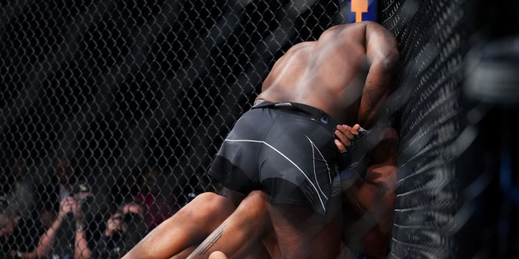 'too-freakin'-easy!'-twitter-reacts-to-jon-jones-running-through-ciryl-gane-at-ufc-285