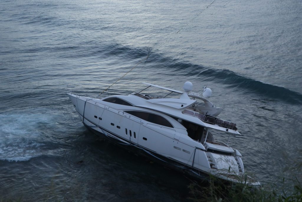 03/03/23-–-salvage-of-grounded-luxury-yacht-set-to-resume-this-weekend