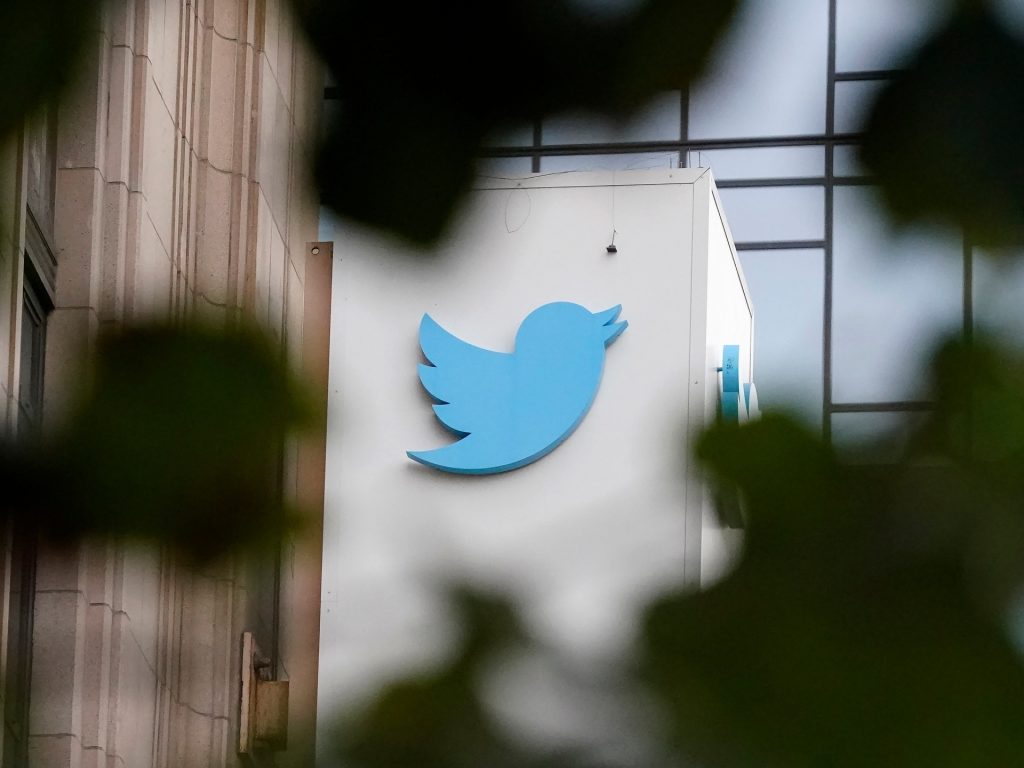 on-twitter,-thousands-of-pro-trump-bots-attack-his-challengers-–-al-jazeera