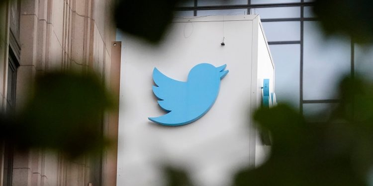 on-twitter,-thousands-of-pro-trump-bots-attack-his-challengers-–-al-jazeera