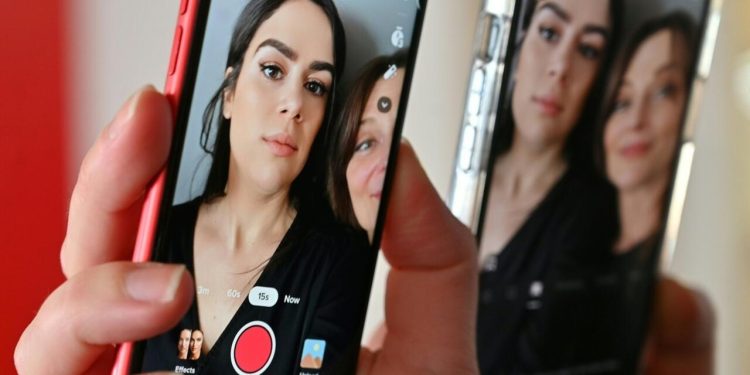 warnings-over-ai-and-toxic-beauty-myths-dog-tiktok's-bold-glamour-filter-–-france-24