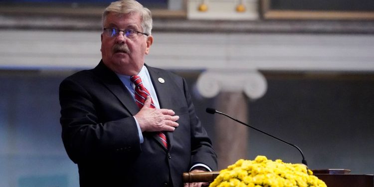 tennessee-republican-'really-sorry'-for-instagram-comments-on-racy-photos-–-huffpost