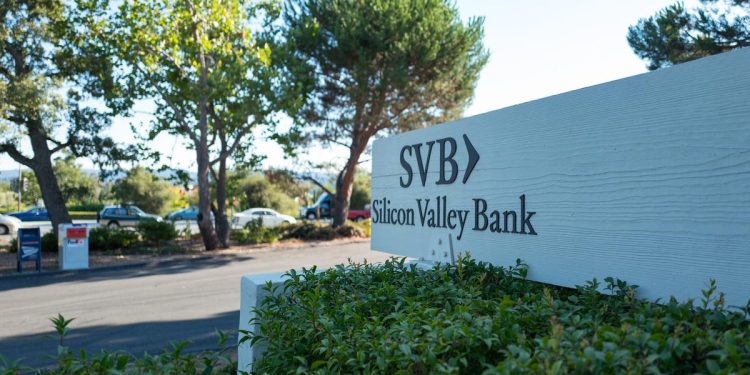 silicon-valley-bank's-abrupt-closure-leaves-venture-capitalists-and-founders-scrambling