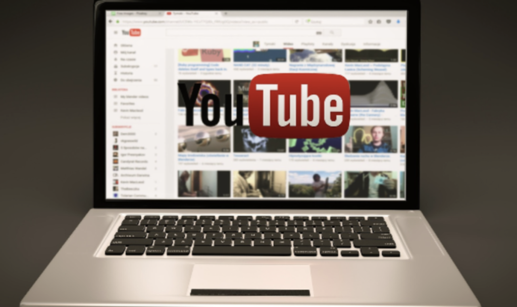 youtube-star-says-she-feels-resentment-towards-her-parents-for-forcing-her-to-make-…