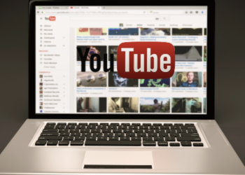 youtube-star-says-she-feels-resentment-towards-her-parents-for-forcing-her-to-make-…