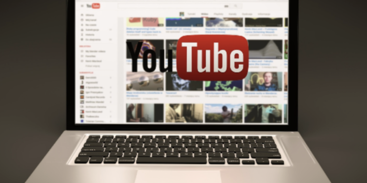 youtube-star-says-she-feels-resentment-towards-her-parents-for-forcing-her-to-make-…